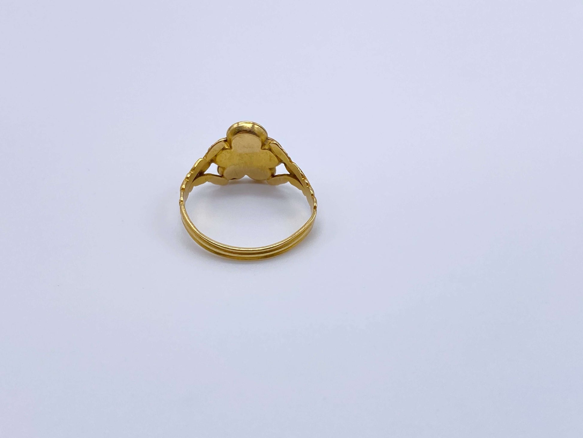 Victorian Black Enamel & Diamond RingA fabulous and modern looking victorian ring. The black enamel provides a wonderful contrast against the gold. Condition: Normal antique wear, minimal wear to the center diamond Metal: 14k Gold Age: Late Victorian Dim